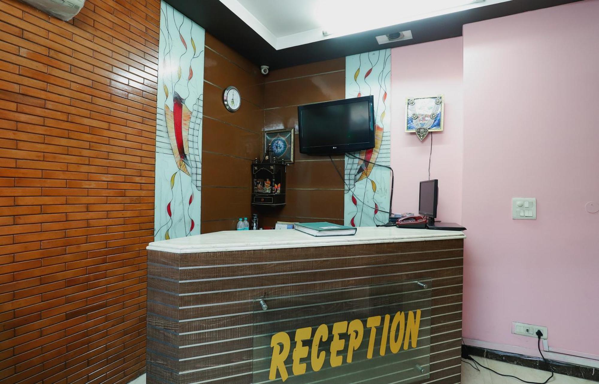 Hotel O J P Inn Near Patel Nagar Metro Station Nova Deli Exterior foto